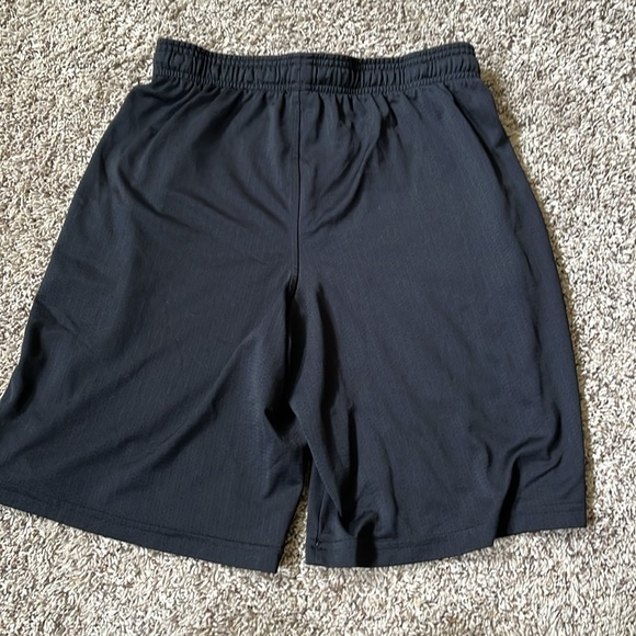 Under Armor athletic shorts - Picture 2 of 2